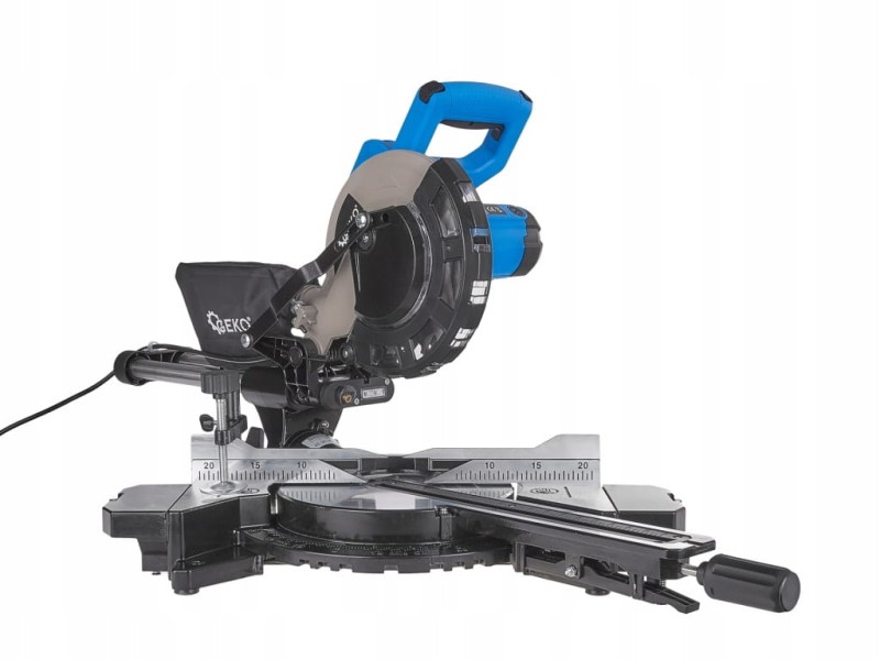 PIŁA UKOŚNICA Z POSUWEM 1700W 210MM GEKO