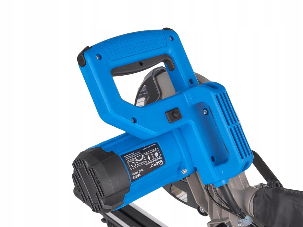 PIŁA UKOŚNICA Z POSUWEM 1700W 210MM GEKO
